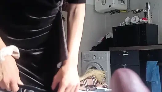 FAHIŞE YARAĞıMı EMMEYE DEVAM EDIYOR