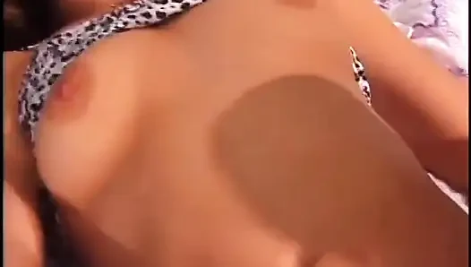 Azgın sürtük götten ağza seviyor