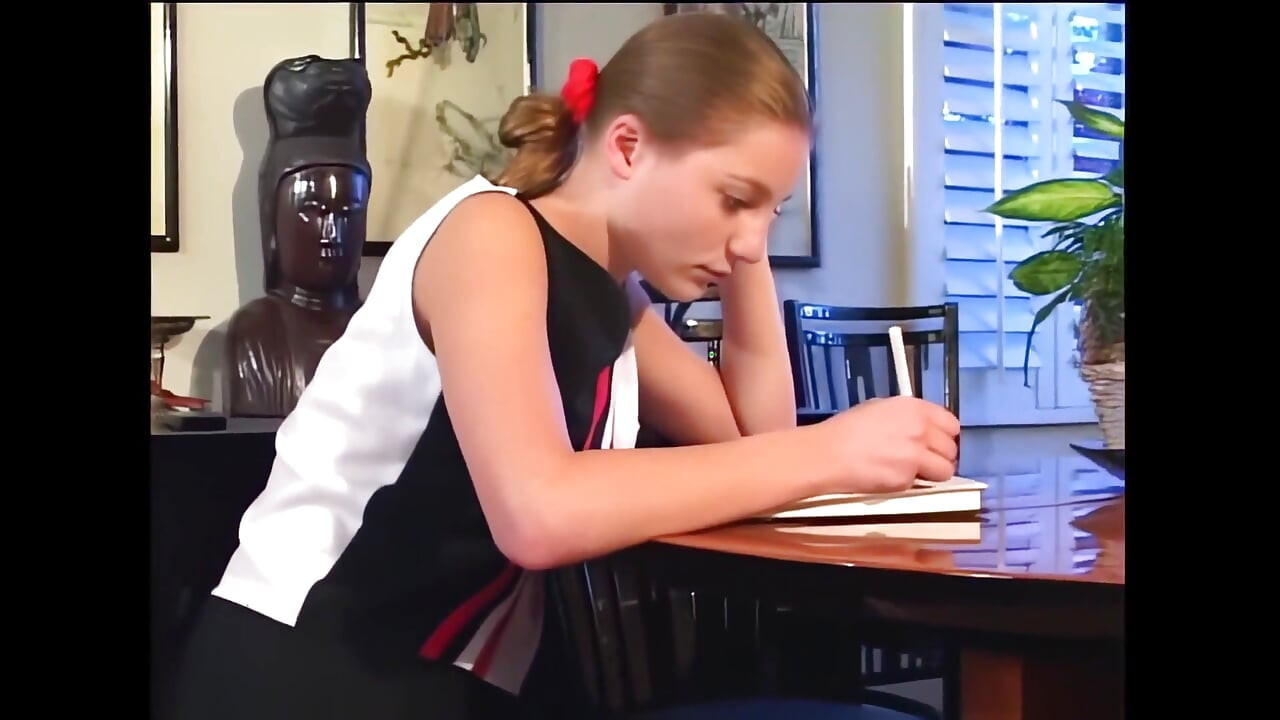 Deschide-ți picioarele, curvă.