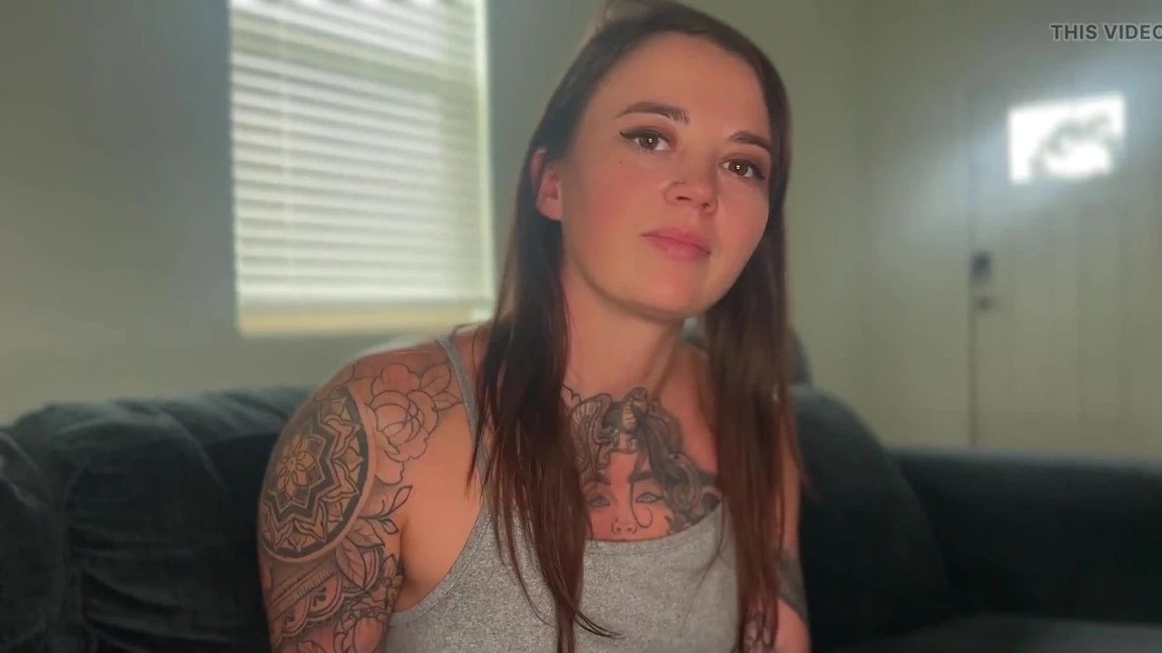 Büyük götlü orta yaşlı seksi kadın seks terapistini baştan çıkarıyor ve ona orgazm yaşatıyor