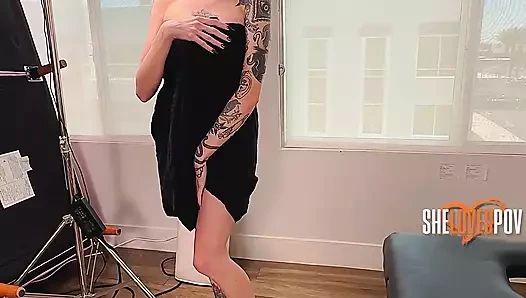 Задница или деньги!! Pepper Dagger обрабатывает ее массаж Билла путем сосания и траха!!