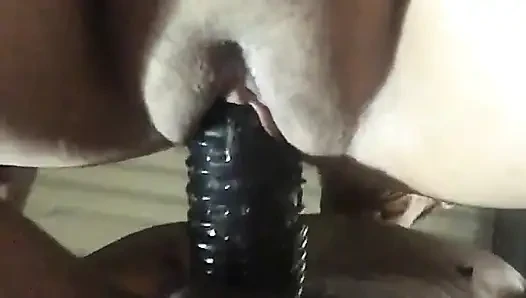 Karıma ıslak ve güzel amcığıma domalıyorum