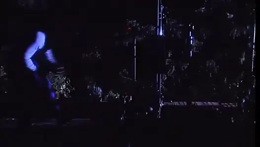 Sarışın azgın kocasının arkadaşıyla seks yapıyor