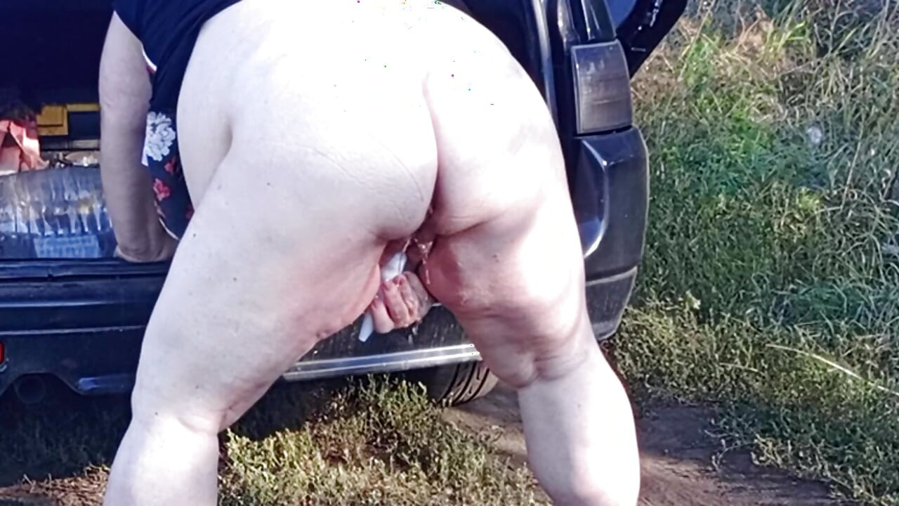 neighbor gets lots of orgasms with squirting