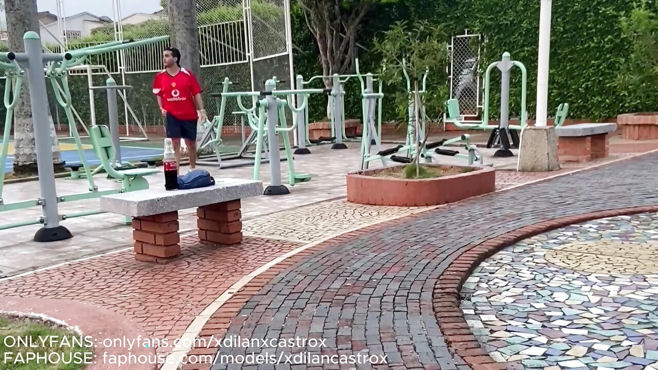 STRAIGHT ATHLETE TOOK OFF THE CONDOM AND FUCKED ME BAREBACK WITHOUT REALIZING IT, HE CAME INSIDE MY GAY ASS. CREAMPIE LATINO