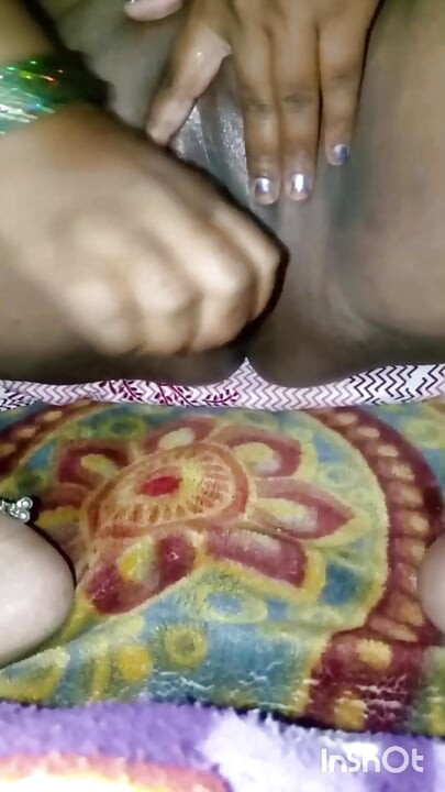 Today, Savita Bhabhi completely emptied her vagina of all its fluids.