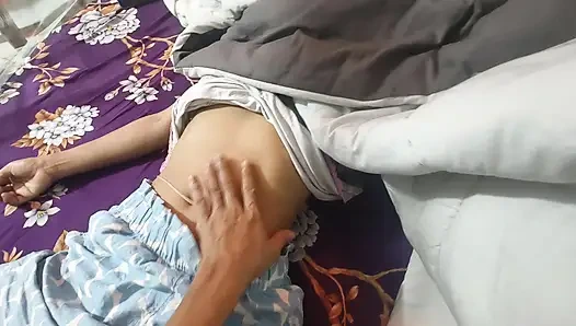 I'm doing her sexy massage Desi New Bangali Couple xxx video