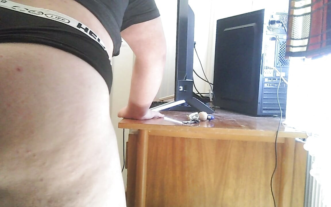 My ass hole wants to be fucked.
