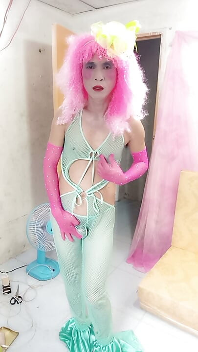Oanh Le transgender wearing sexy clothes porn cucu too much pleasure