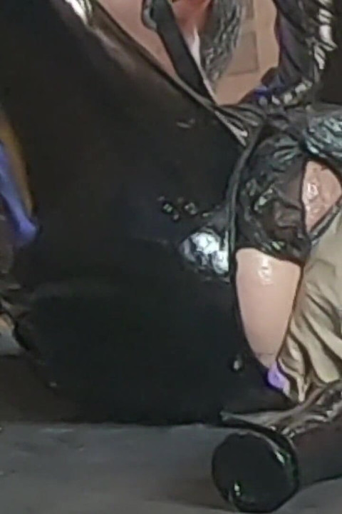 BDSM Analne Igre u Lateks Catsuitu.