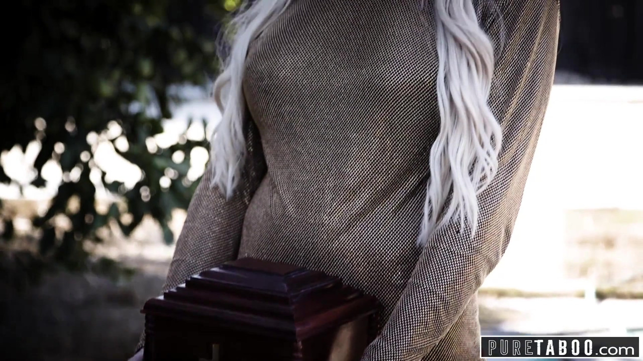 純粋なタブー、セクシートランスガールが悲しみの男をやる