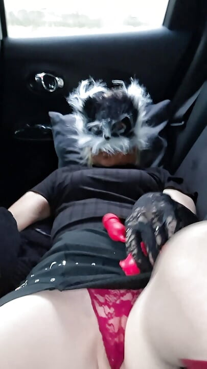 Czułem się napalony w samochodzie, tak zadowolony mojej cipki.