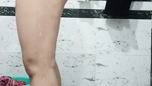 Priya Bhabi Sexy Bath Show