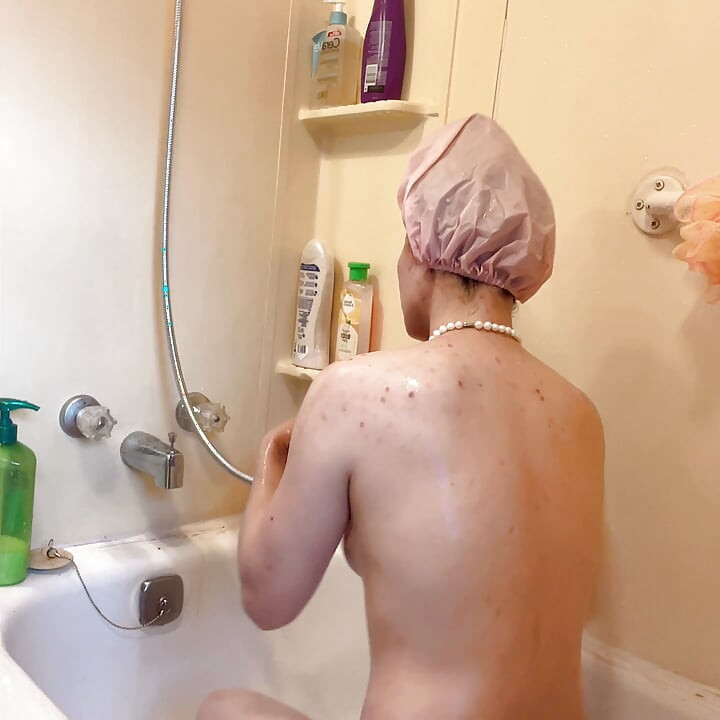 今日はめちゃくちゃ暑いからシャワー浴びてくる
