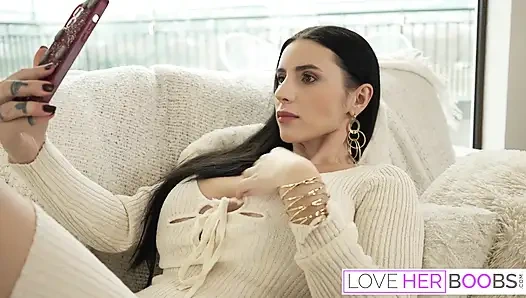 Милфа-брюнетка Нелли Кент соблазняет мужика, чтобы трахнуть ее