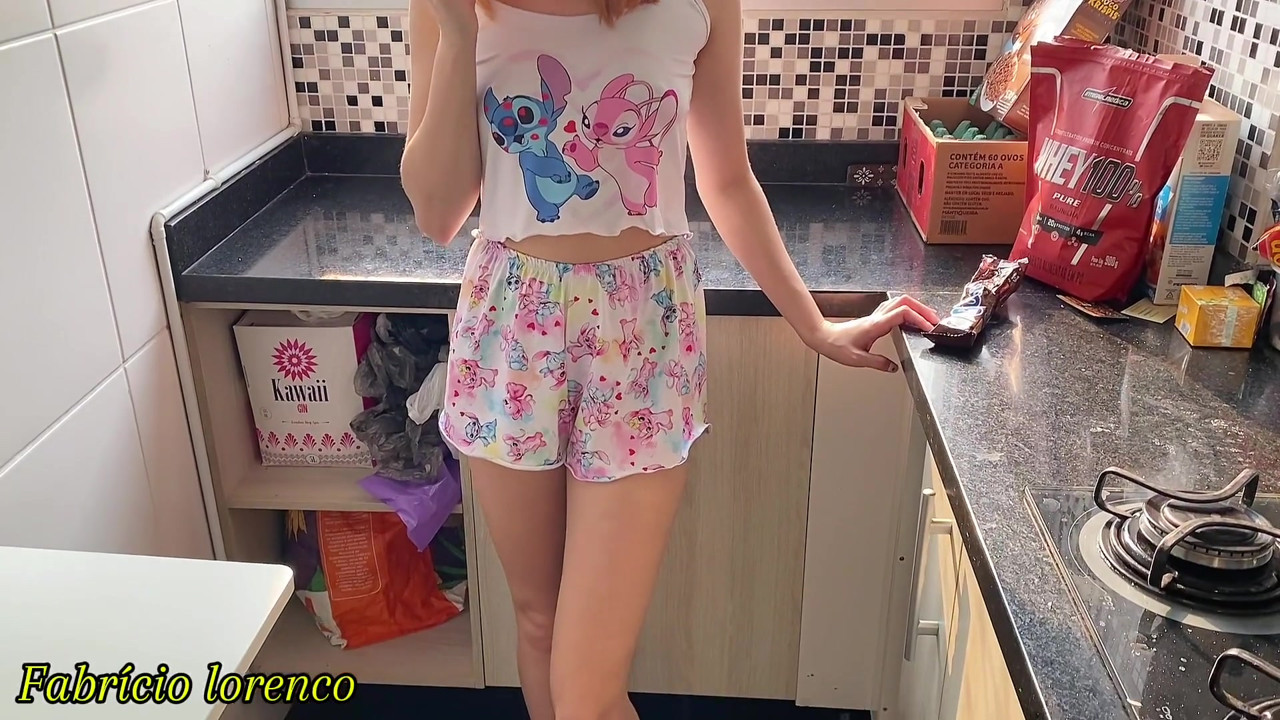 エッチな18歳の連れ子のお尻を朝食として食べちゃいました!