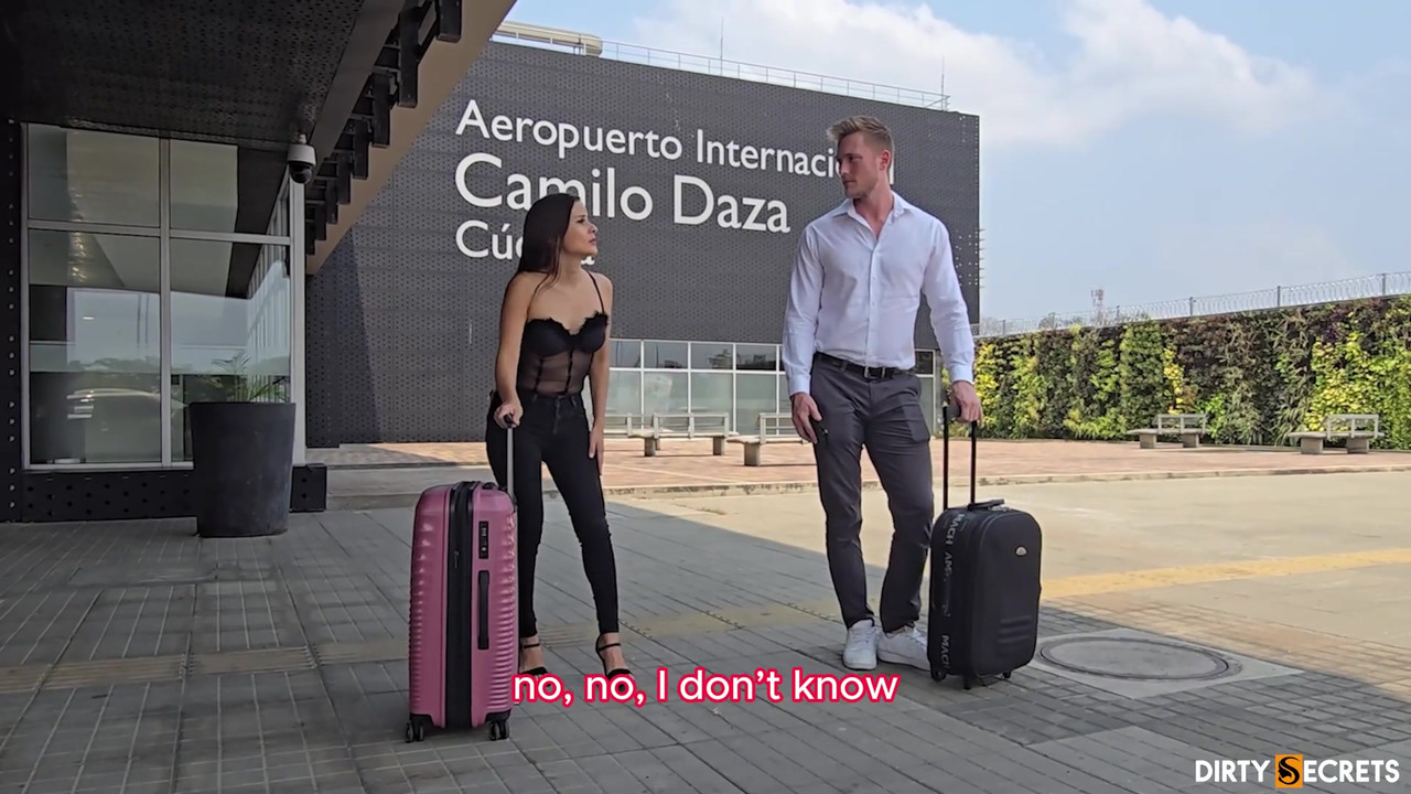 我在机场遇到一个陌生人，最后我们做爱了