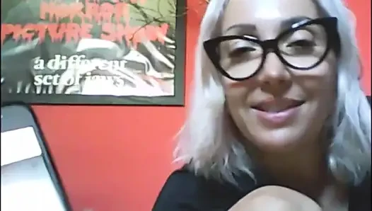 A True Penis Expert. Chantal Receives Intimate Photos and Comments with Wisdom