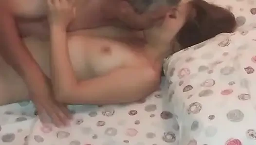 Ich ließ ihn im badezimmer penetrieren, während mein mann weg war.