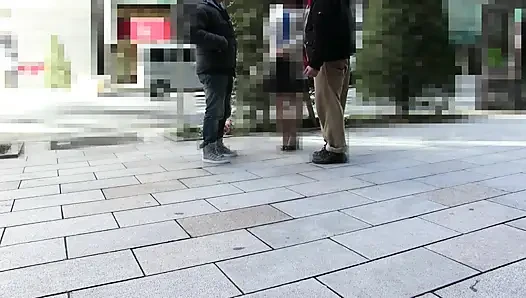 A121B08 A seductive beauty who smiles at men while moving her hips! A model-level erotic wife caught in Ginza!