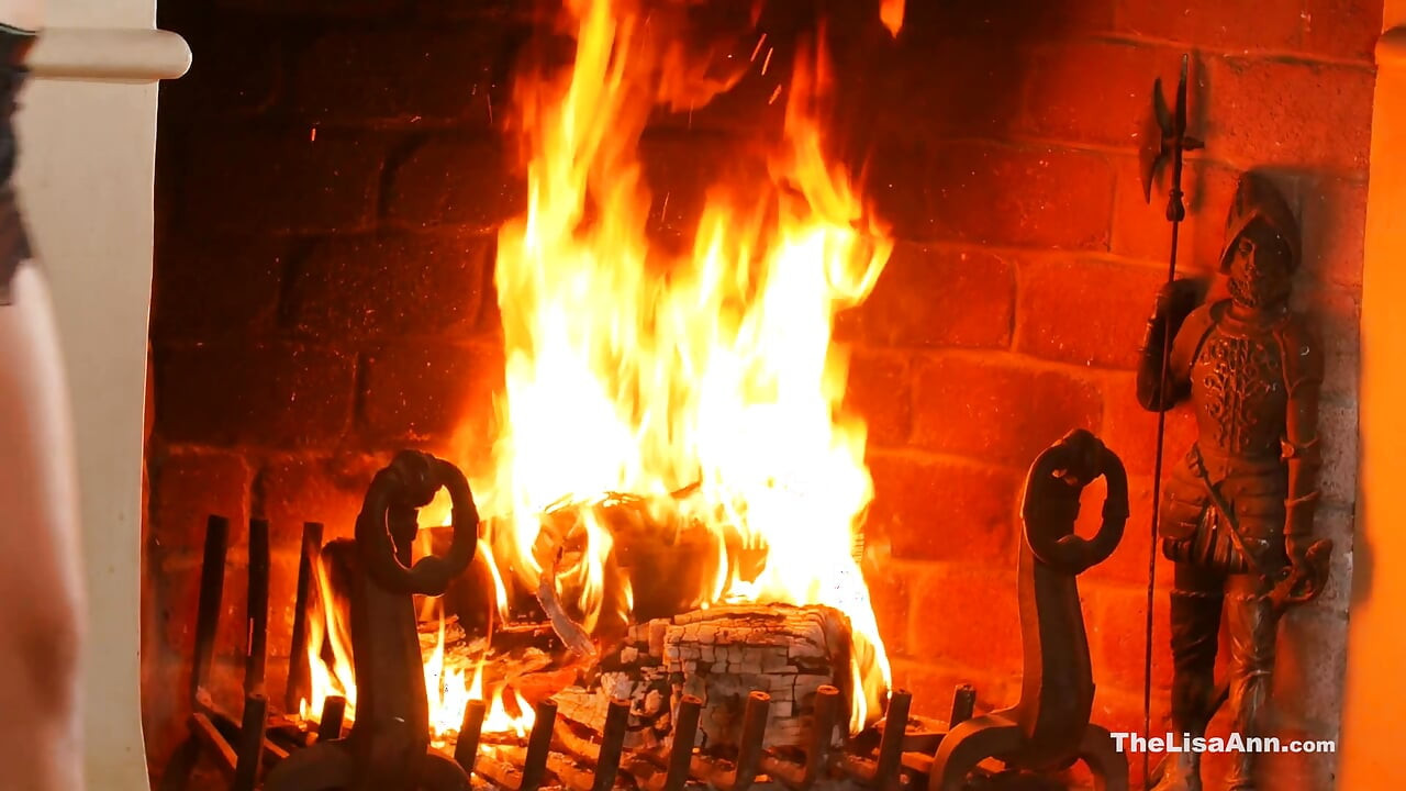 Lisa Ann se fait séduire par Gianna Doir dans du sexe lesbien torride