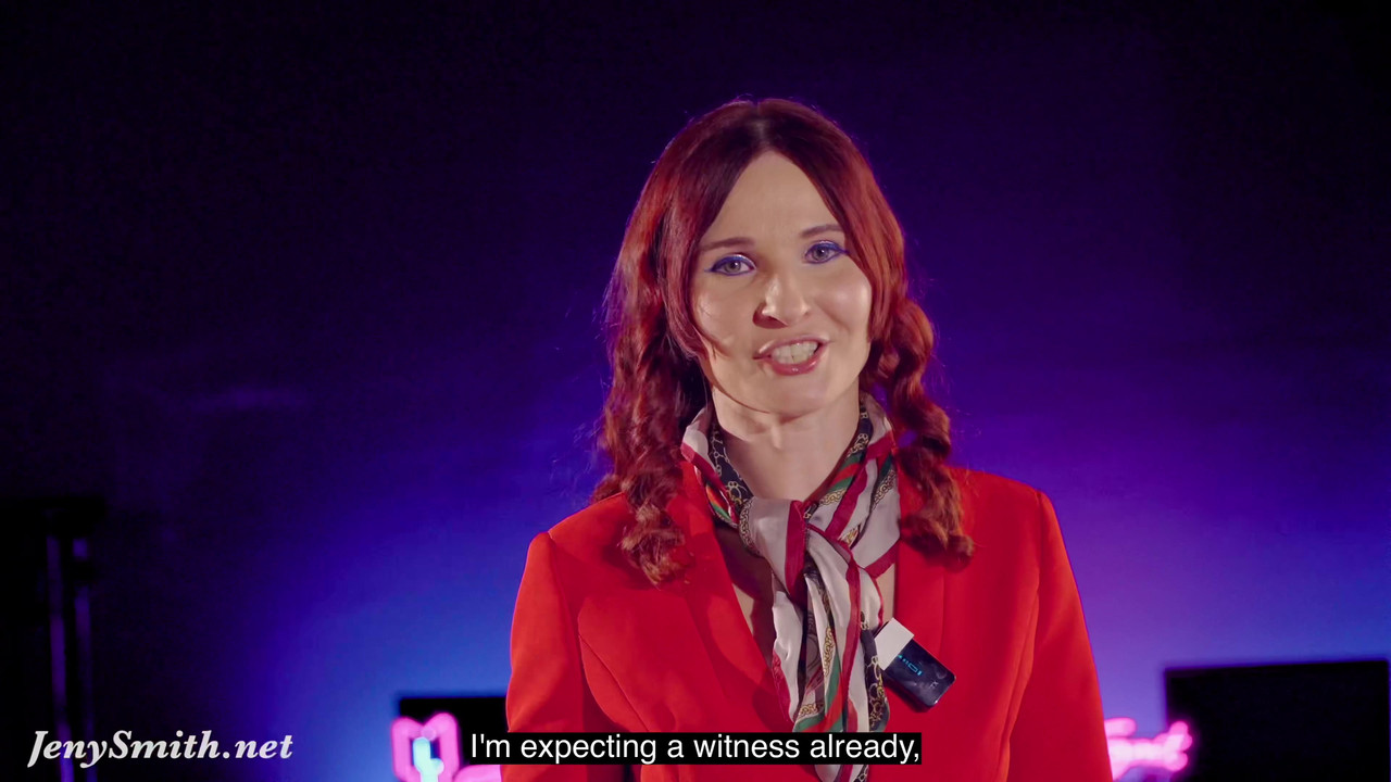 治疗不安全：她在中途脱衣服