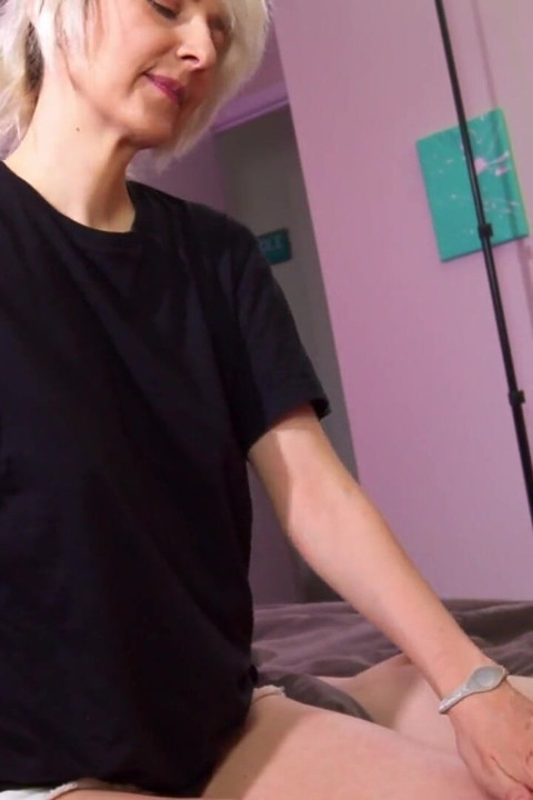 Really Hot Homemade Handjob