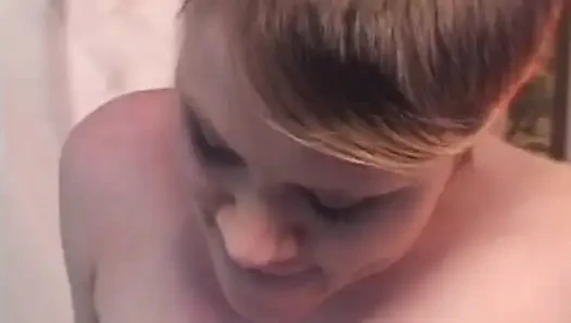 Французскую шлюху-блондинку забрызгали писсингом в лесбийском экшене