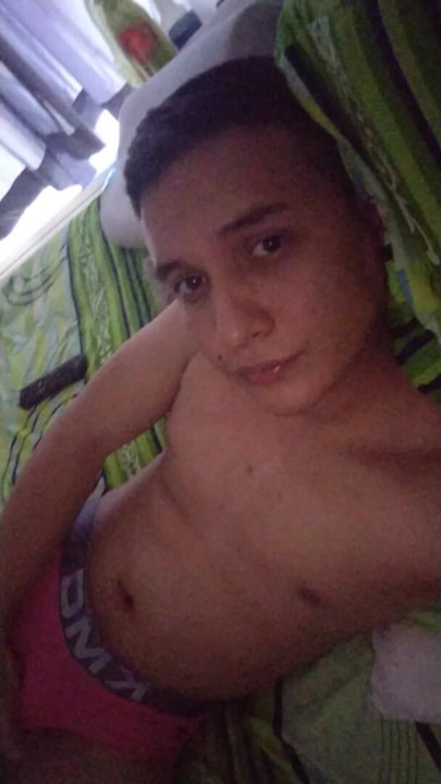 Latino enjoys recording videos for Xhamter