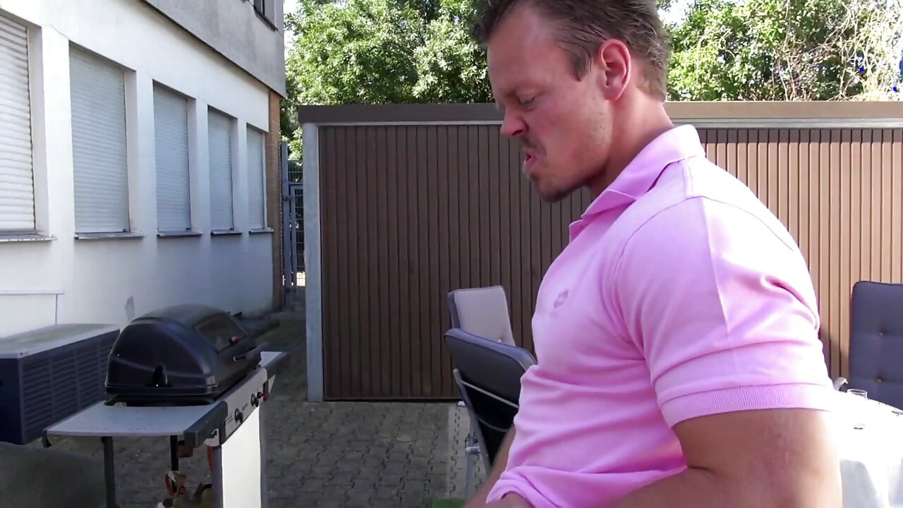 Seksi büyük götlü orta yaşlı seksi kadın sert amcık sikişine bayılıyor