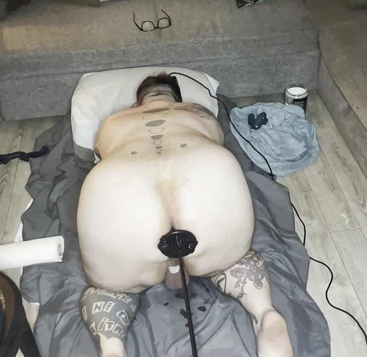 Fuck machine fucks my big ass doggy style