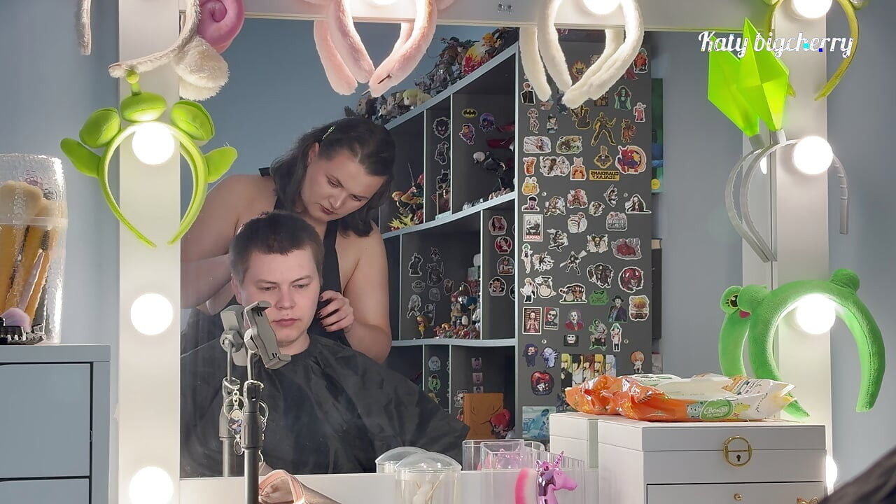 Stepmom hairdresser let me jerk off and fuck her