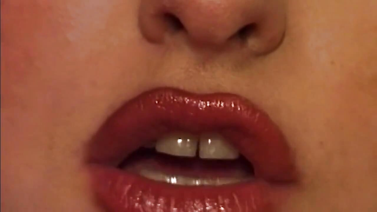 Kåta MILF deepthroats och blir sträckta vid i hardcore knull