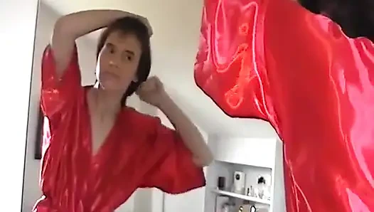 Diese schöne liebhaberin hat einen guten schwanz!