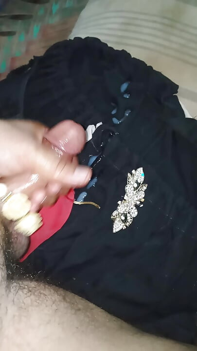 My bf cum on my Brazzer when I m not available