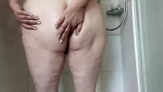 Ass worship with piss Big ass you can admire my fat ass...