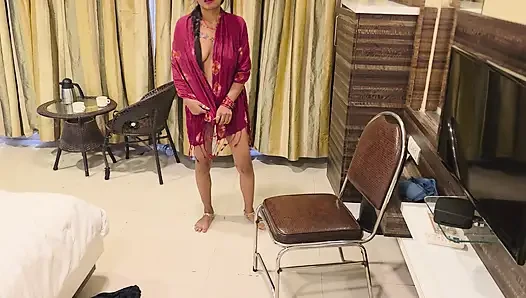 Gadis India toket besar melucuti dupatta dan ngentot kasar dengan payudara (audio bahasa india)