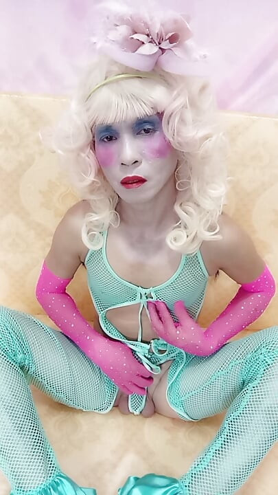 Oanh Le transgender wearing sexy clothes porn playing with an artificial can