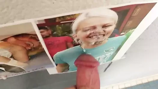 Kamyon durağı banyosunda maxp'in kıçını ve yüzünü boyamak