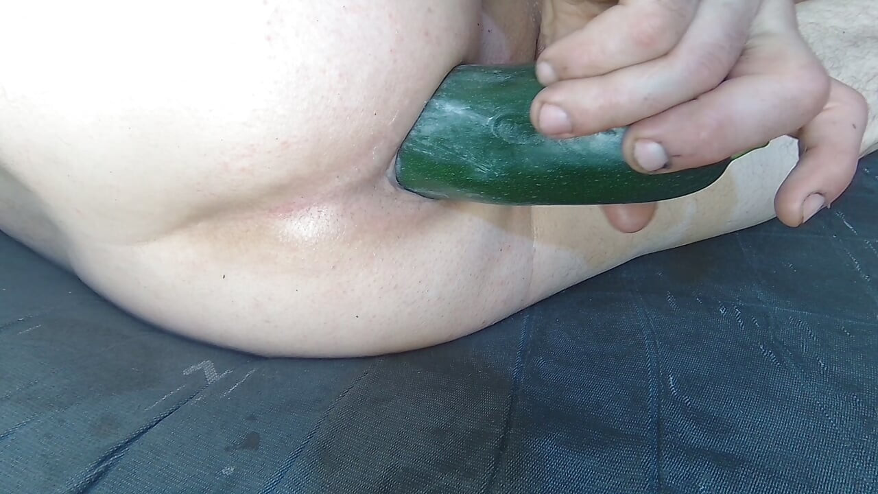 STRETCHING MY SHAVED ASS WITH ZUCCHINI