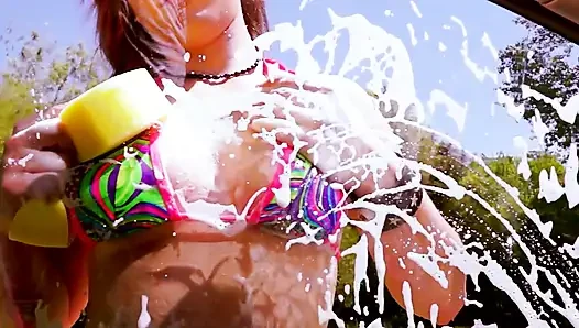 Teen Sluts Get Fucken at the Car Washing!