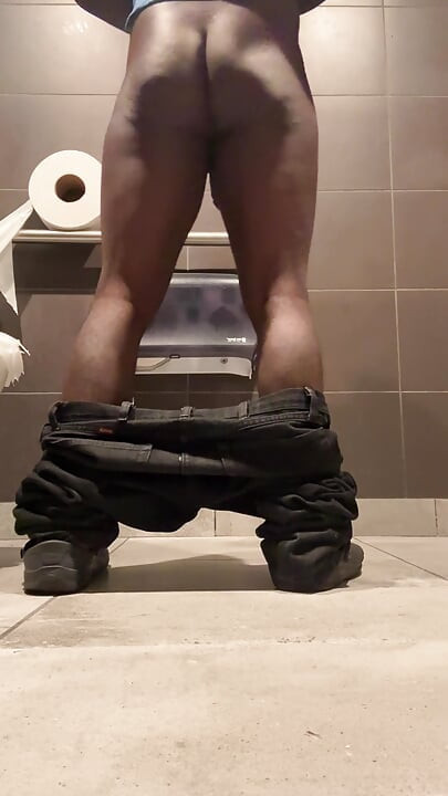 NSFW 私は仕事でとてもいたずらで、Pt2 に捕まりそうになりました