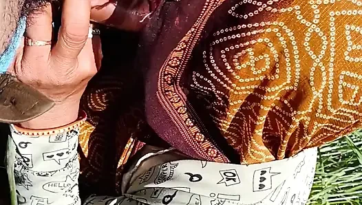 Auf dem weizenfeld im freien wurde sie eine stute, die einen schwanz lutscht und ihre muschi fickt, vor ihrem schwiegervater, tochter in l