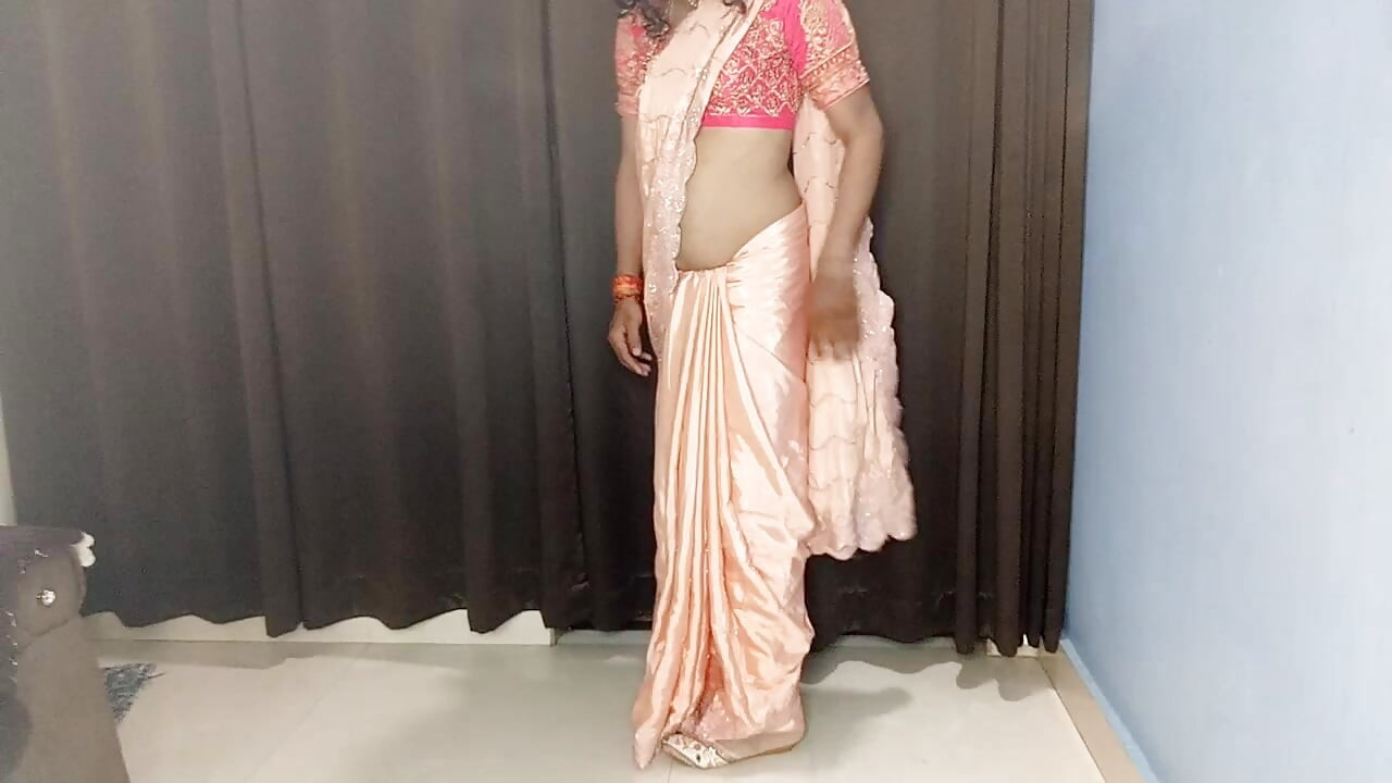 Indian hot stepmoms wearing saree last night looking so hot