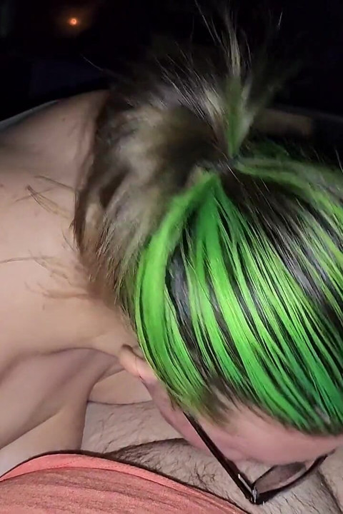 Esposa de cabelos verdes chupa e fode