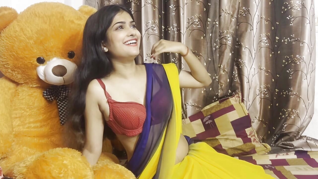 M-am dus la casa indiencei Bhabhi când fratele nu este acasă și m-am bucurat mult cu minunata mea indiancă bhabhi, videoclip viral hindi complet