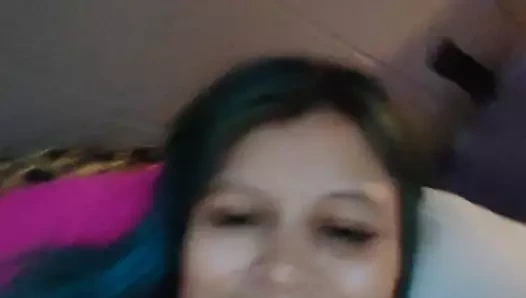 Lusi masturbasi di depan pria lain di webcam sementara pasangannya