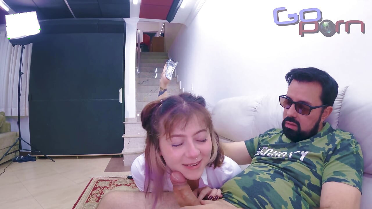 ทหารฉลาดครอบงําสาวซุกซนและเย็ดตูดเธอ