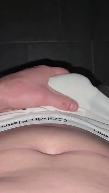 ドイツのマスターがディープフェラを命じる...白いカルバンが倒れて...チンコが滴る音 | クリップ 1