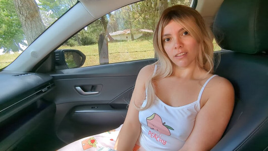 Die betrügende MILF-Mutter meiner besten Freundin hat mich dazu verführt, sie im Auto zu ficken